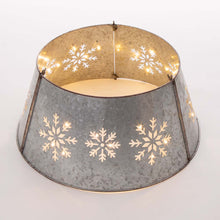 Load image into Gallery viewer, 21.65&quot;D Snowflake Diecut Metal Tree Collar with Light String
