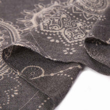 Load image into Gallery viewer, Women Gray Paisley Print Scarf with Fringes
