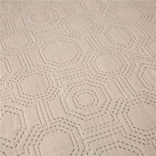 Load image into Gallery viewer, Full Queen Cotton Diamond Pattern Quilt
